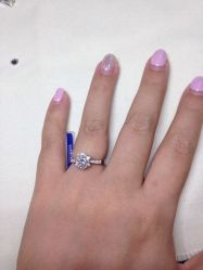 -威德钻石-克拉钻大本营(南京东路店)