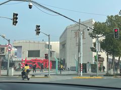 -朱家角影剧院-地面停车场