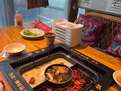 -老牌坊云南鱼豆花火锅(爱建店)