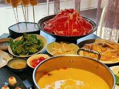 -鲜入唯煮·港式海鲜牛肉火锅(金宝街店)