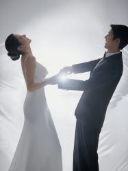 -至臻微拉婚纱摄影