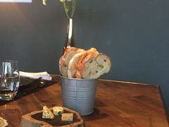 餐前包-AZUL by FUEL蓝色·法式酒馆(琶醍店)