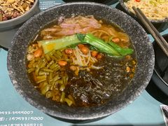 酸豆角素米线-八月美食小馆(银泰城总店)