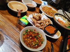 -老牌坊云南鱼豆花火锅(爱建店)