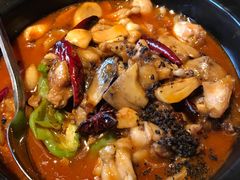 黑松茸牛肝菌焖牛蛙-云海肴·汽锅鸡·云南菜(天山百盛优客店)