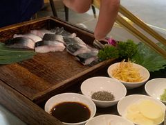 -围炉肉舍•炭烤活鳗•丹东海鲜烤肉(步行街店)