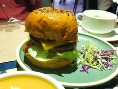 牛肉培根汉堡-遇见西木美式餐厅(体育路店)