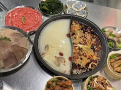 -鹿鸣山草本茶香火锅(园西路店)
