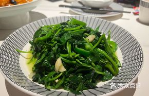 Stir-Fried Sweet Potato Leaves with Garlic