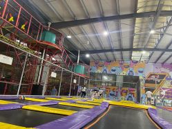 -趣玩空间蹦床乐园(临平旗舰店)