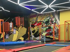 -爱蹦iBOON蹦床运动馆(江汉店)