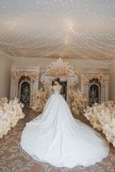点击看大图 -伯瓷皇后婚纱艺术空间