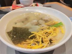 鸡汤绣球小馄饨-桂满陇·蟹黄小笼汤包(巴黎春天浦建店)