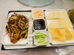 小炒鳝鱼配面饼-咸亨酒店•非遗绍兴菜•中华老字号(堂吃餐厅)