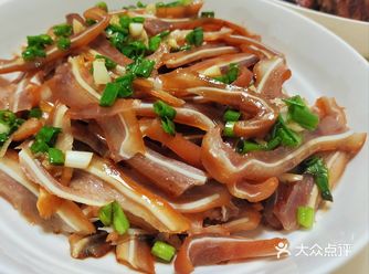 因为工作繁忙，有时候没有时间做饭，只能选择点外卖或者
