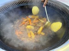 -雪乡人家东北菜·铁锅炖一切(高斯路店)