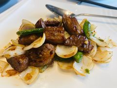 两头鲜百合炒爽肉-品粹徽园·家常安徽菜