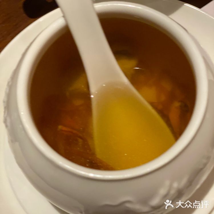 味道中规中矩，单点一个炒花蟹，两支酒，价格清新脱俗