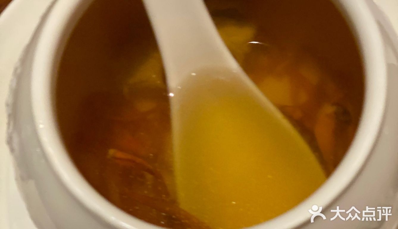 味道中规中矩，单点一个炒花蟹，两支酒，价格清新脱俗