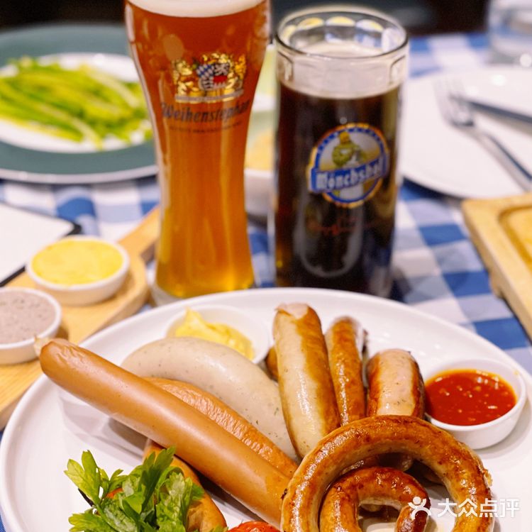 辛德勒啤酒德餐厅正宗德国黑啤烤脆皮猪肘