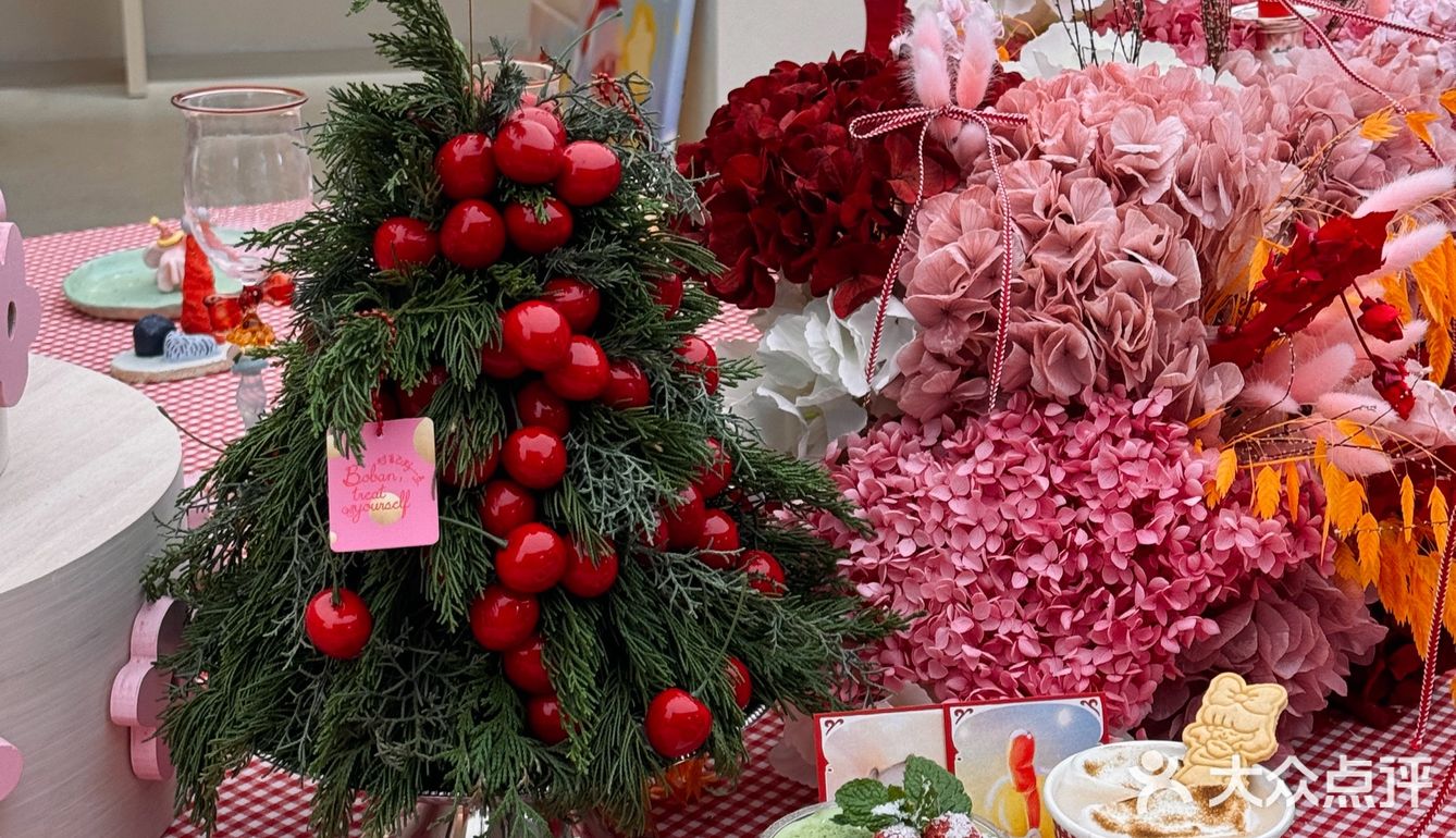 上海圣诞季🎄蝴蝶结圣诞树咖啡店✔️