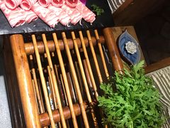 -老牌坊云南鱼豆花火锅(爱建店)