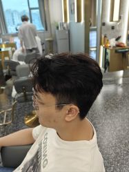 点击看大图 -即型男士理发工作室