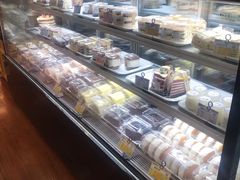 面包甜点陈列柜-新侨三宝乐面包店(崇文门店)