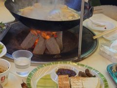 清炖带皮羊肉吊锅-江湖亮亮蒸虾大排档烤全羊清真(武汉总店)