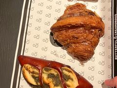 开心果覆盆子闪电泡芙-B&C黄油与面包·THE GARDEN BAKERY概念店(世纪汇店)