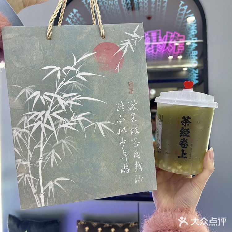 女生大概都有一个开花店或着奶茶店的小梦想吧