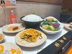 -老牌坊云南鱼豆花火锅(哈西万达店)