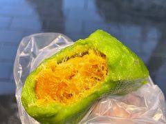 蛋黄肉松青团-沈大成(南京东路店)