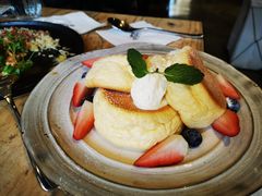 莓果奶油芝士舒芙蕾松饼-UPPER KITCHEN(延安路店)