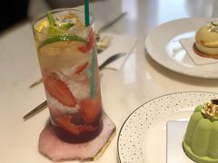草莓气泡水-朱迪小铺.半糖奶油蛋糕(海汇港店)