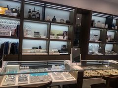 -三目眼镜·蔡司视觉合作店(青浦宝龙店)