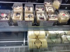 -红宝石·鲜奶小方·海派西点房(南丹店)