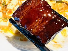 闪闪发光的红烧肉-屋里厢上海菜馆