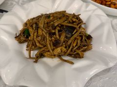 鲜茶树菇炒肉丝-马凯餐厅(地安门店)