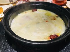 -洪氏嗨捞·广东猪肚鸡·椰子鸡火锅(西咸万象城店)