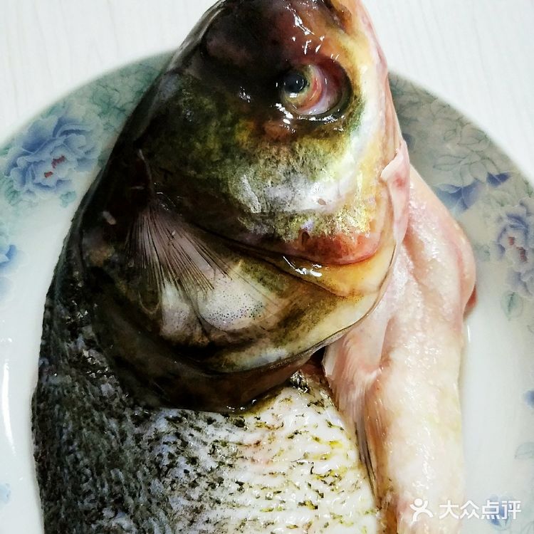 无油新鲜鱼头煲一煲，配面刚刚好