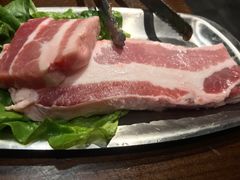 厚切五花肉-·缸桶屋·韩式牛肋条自助烤肉(西湖D11店)