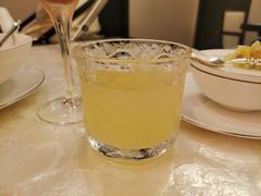 菠萝雪梨汁-人间采蜜(海信广场店)