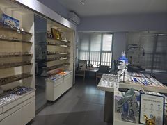 -视野联行眼镜•蔡司•依视路(温江店)