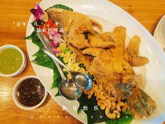 -Chom Cafe and Restaurant