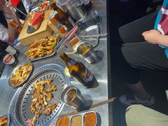 -马路牙子烧烤音乐酒馆(望京店)