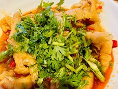 蒜香鸡爪-胡仕光陵水酸粉