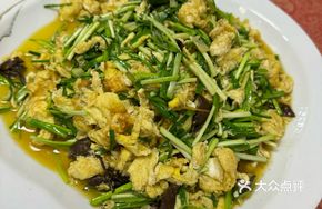 Stir-fried Garlic Shoots with Free-range Eggs