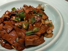腊味炒牛肝菌-俏江南-江景昆曲主题餐厅(正大广场店)