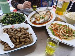 -丹水桥地锅鱼·翘嘴鲌·地方特色全鱼宴(丹江口大坝店)